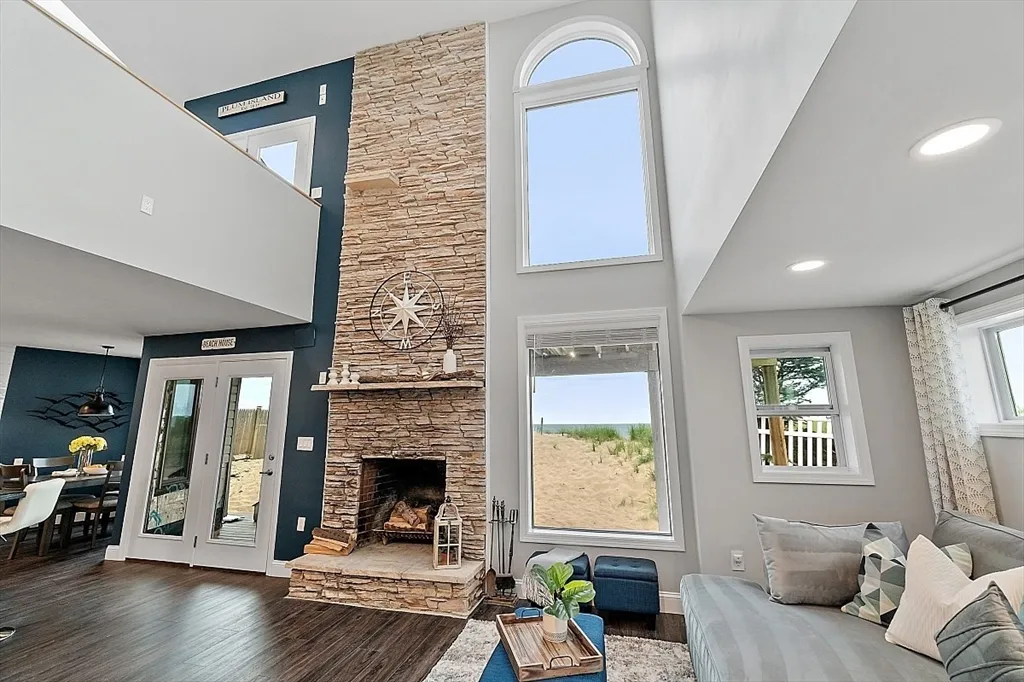 3 bed, 2 bath apartment for rent at 4 Northern Blvd, Plum Island — photo 4 of 41