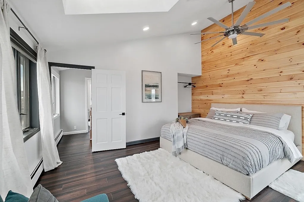 3 bed, 2 bath apartment for rent at 4 Northern Blvd, Plum Island — photo 22 of 41