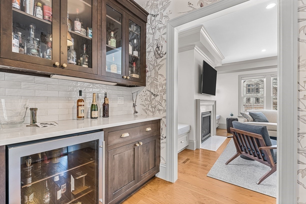 4 bed, 3 bath apartment for rent at 4 Norwood St Unit 4, Winchester — photo 6 of 35