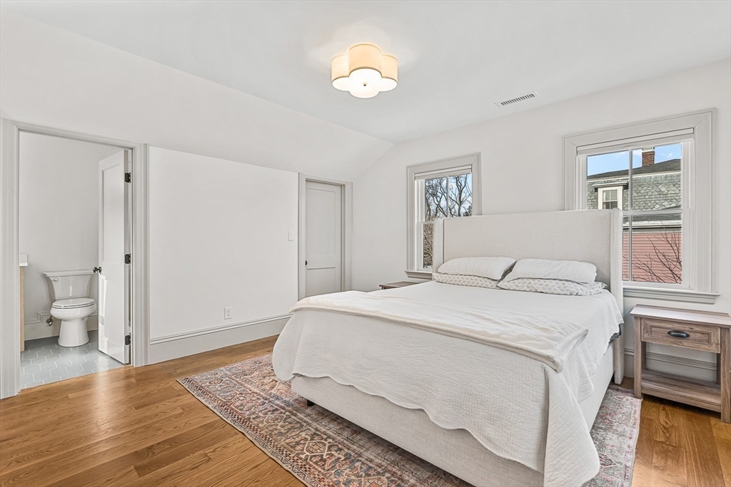 4 bed, 3 bath apartment for rent at 4 Norwood St Unit 4, Winchester — photo 23 of 35