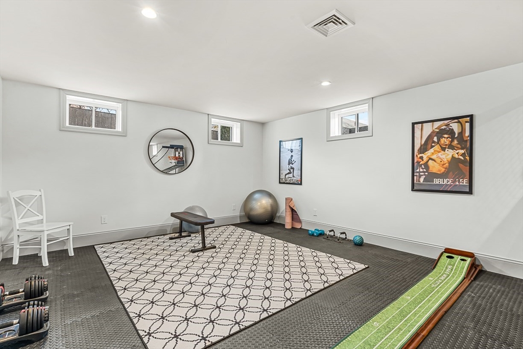 4 bed, 3 bath apartment for rent at 4 Norwood St Unit 4, Winchester — photo 32 of 35