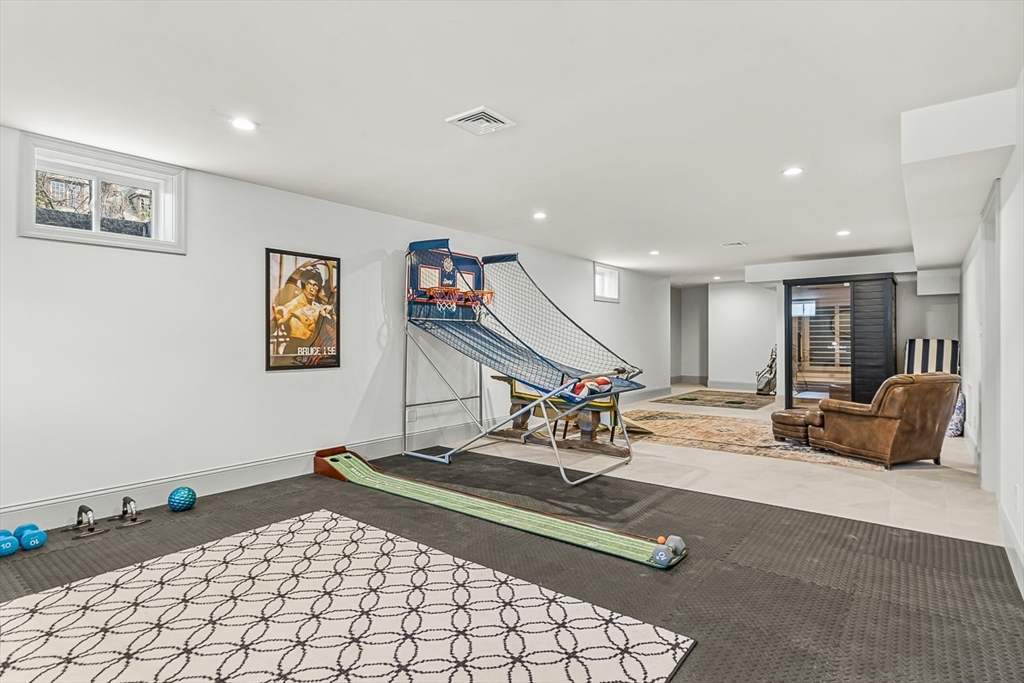 4 bed, 3 bath apartment for rent at 4 Norwood St Unit 4, Winchester — photo 33 of 35