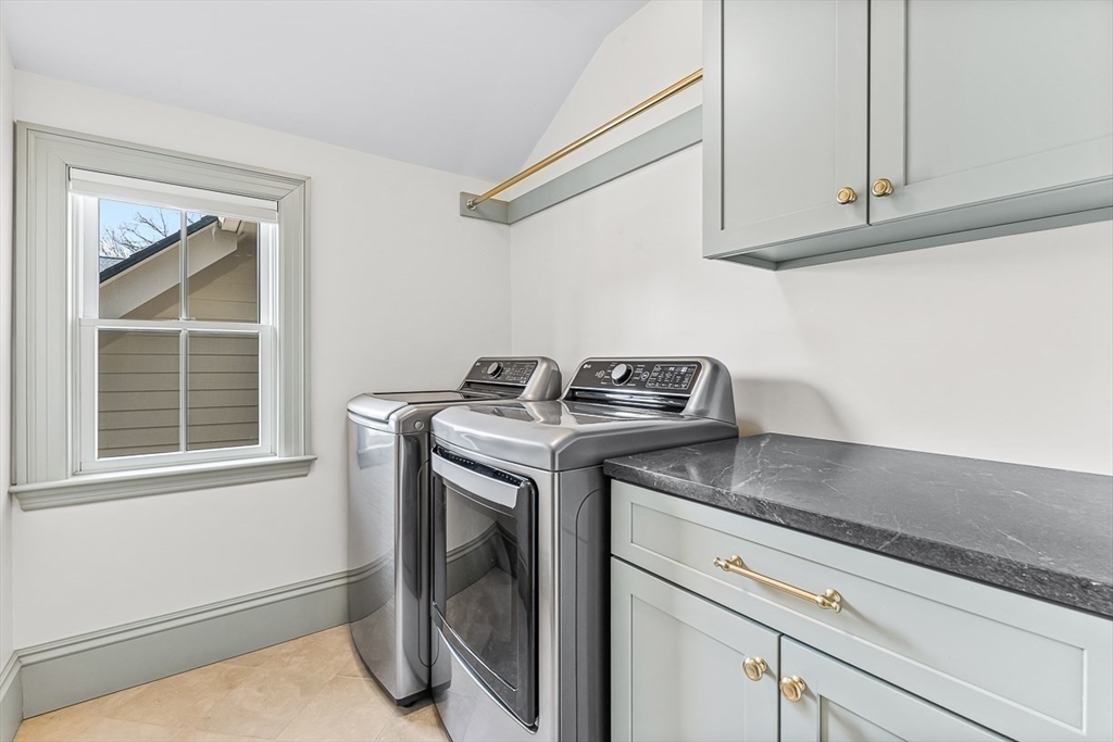 4 bed, 3 bath apartment for rent at 4 Norwood St Unit 4, Winchester — photo 25 of 35