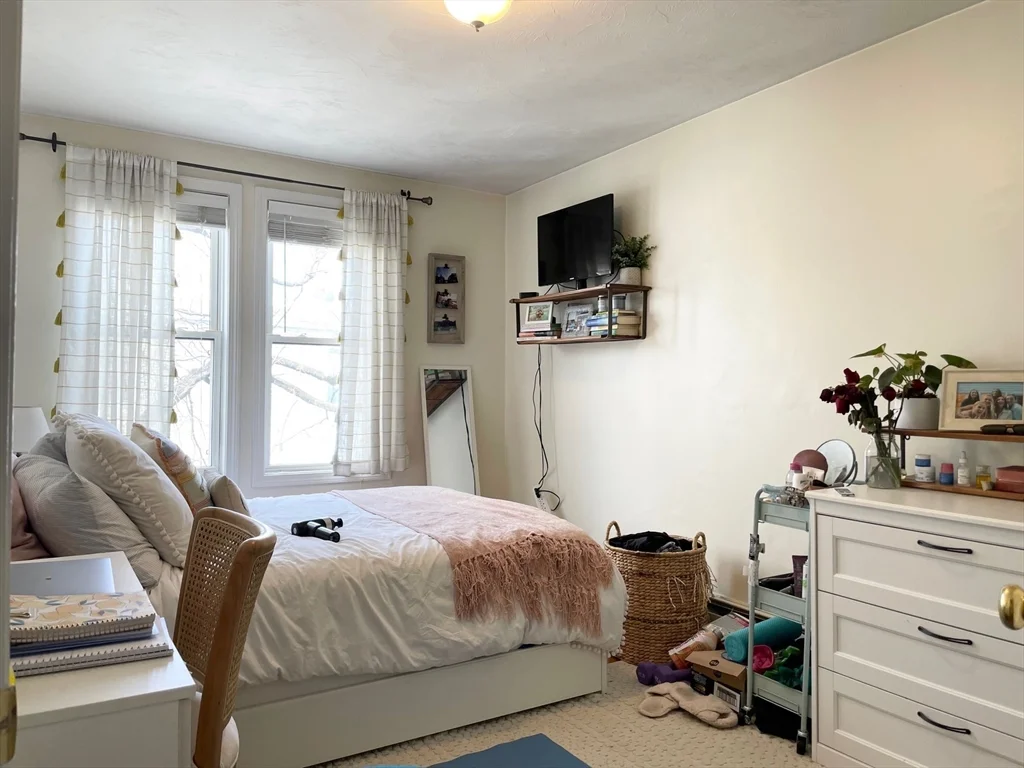 4 bed, 1 bath apartment for rent at 4 O St Unit 3A, South Boston — photo 8 of 11