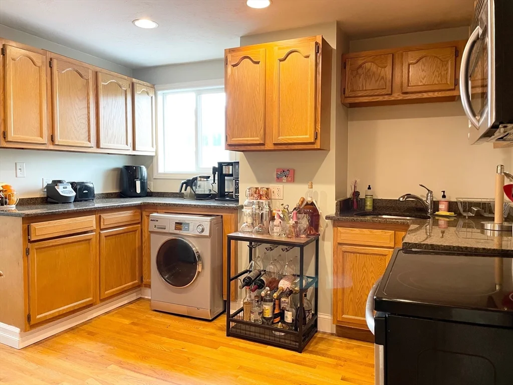 4 bed, 1 bath apartment for rent at 4 O St Unit 3A, South Boston — photo 4 of 11