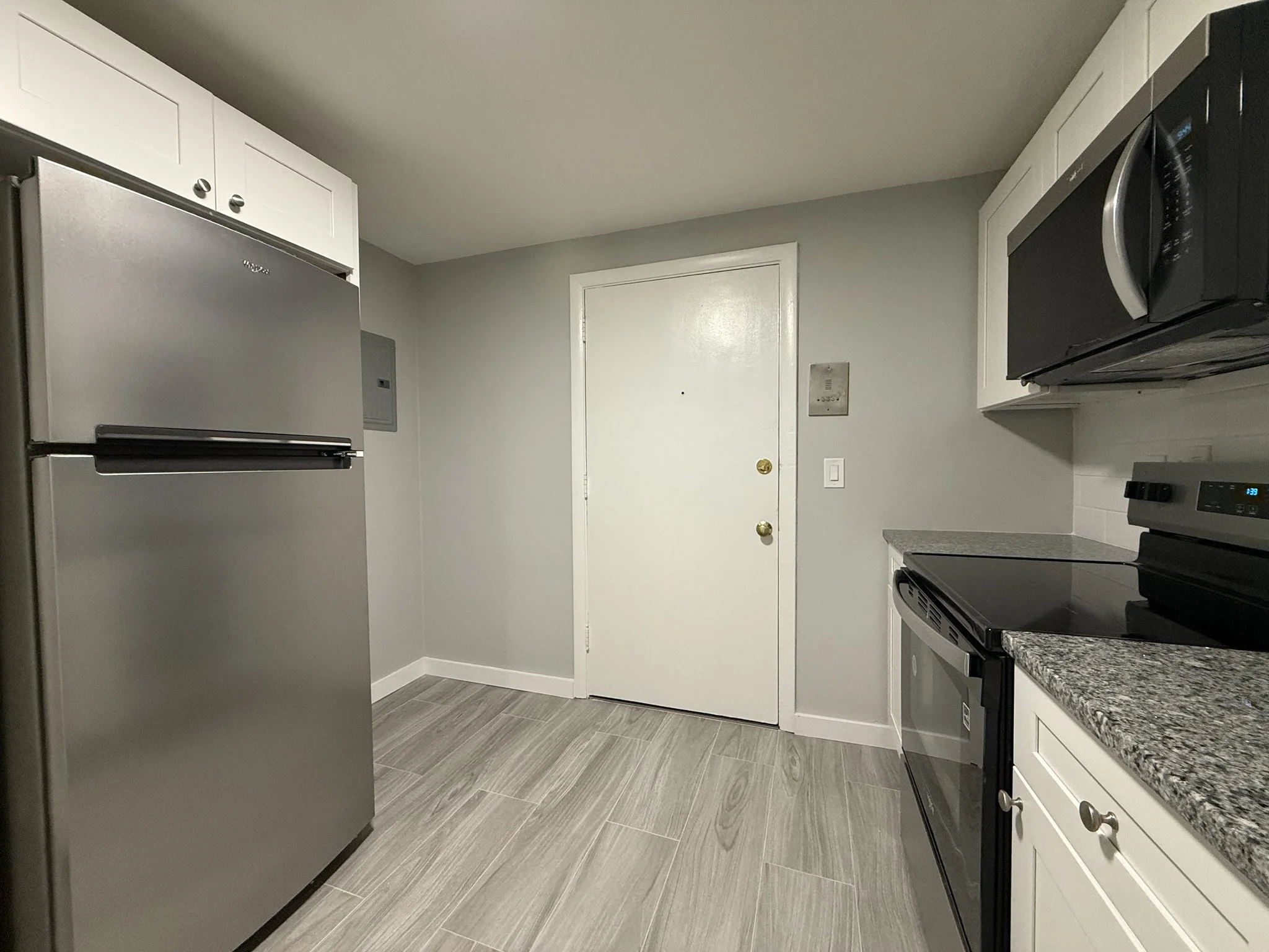 1 bed, 1 bath apartment for rent at 4 Oakcrest Rd Unit 2, Hyde Park — photo 2 of 10