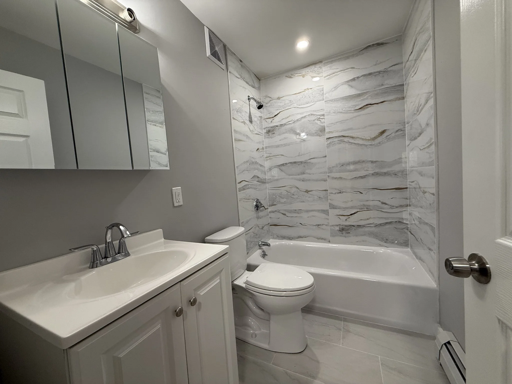 2 bed, 1 bath apartment for rent at 4 Oakcrest Rd Unit 32, Hyde Park — photo 5 of 9