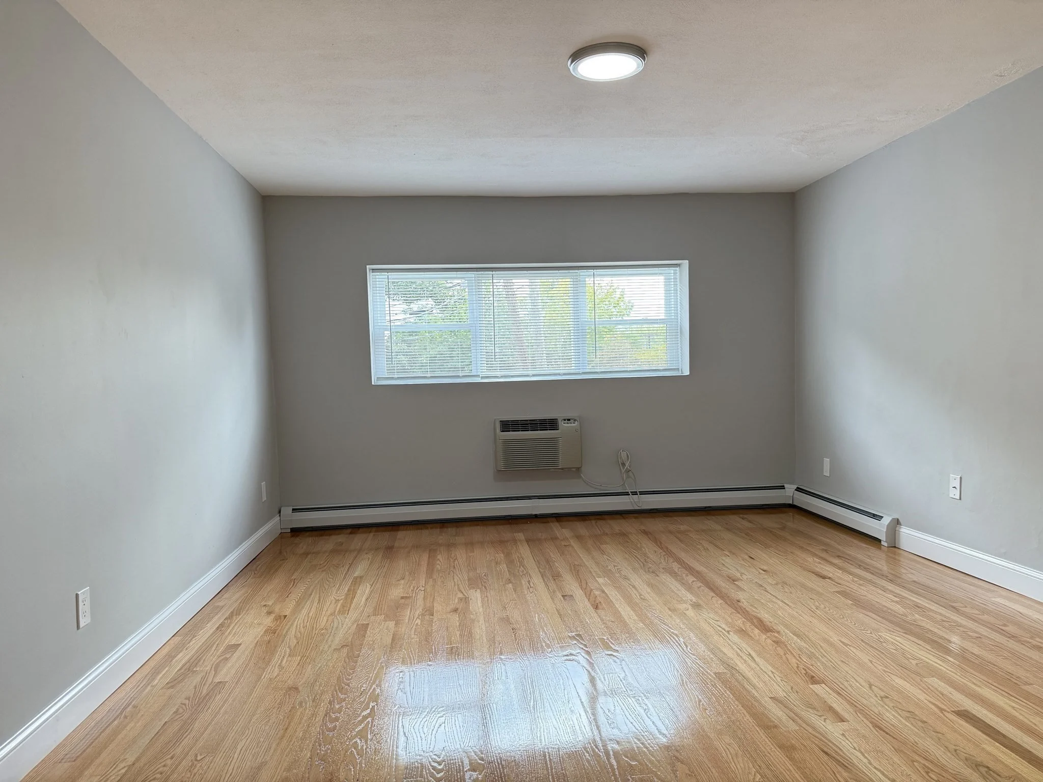 2 bed, 1 bath apartment for rent at 4 Oakcrest Rd Unit 32, Hyde Park — photo 3 of 9
