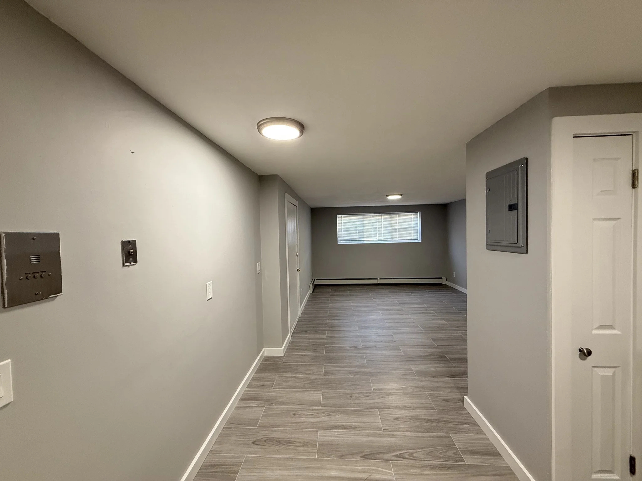 2 bed, 1 bath apartment for rent at 4 Oakcrest Rd Unit 4, Hyde Park — photo 3 of 14