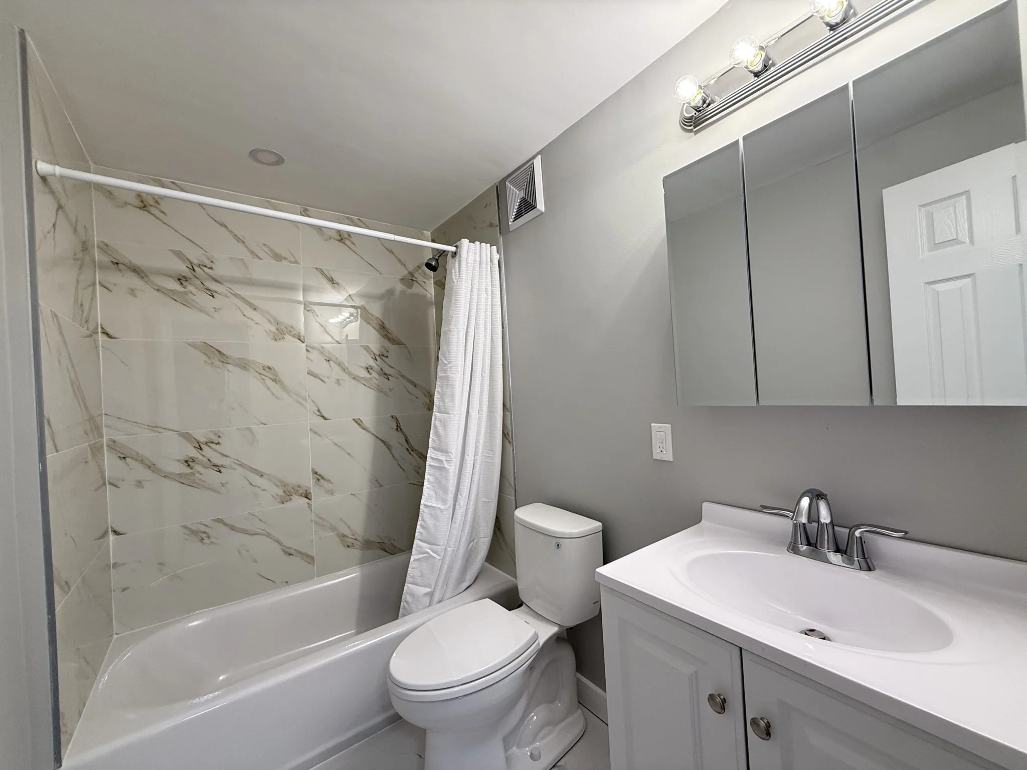 2 bed, 1 bath apartment for rent at 4 Oakcrest Rd Unit 4, Hyde Park — photo 12 of 14