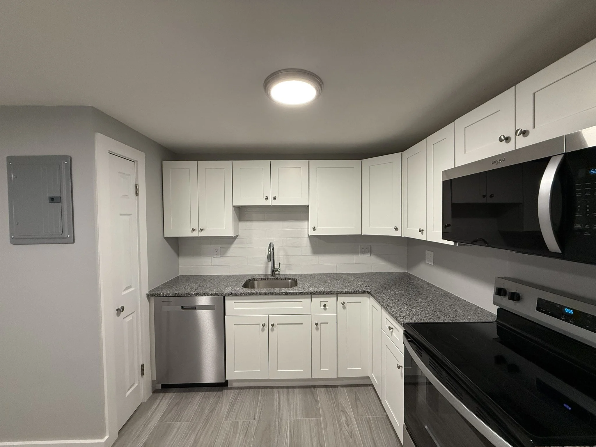 2 bed, 1 bath apartment for rent at 4 Oakcrest Rd Unit 4, Hyde Park — photo 4 of 14