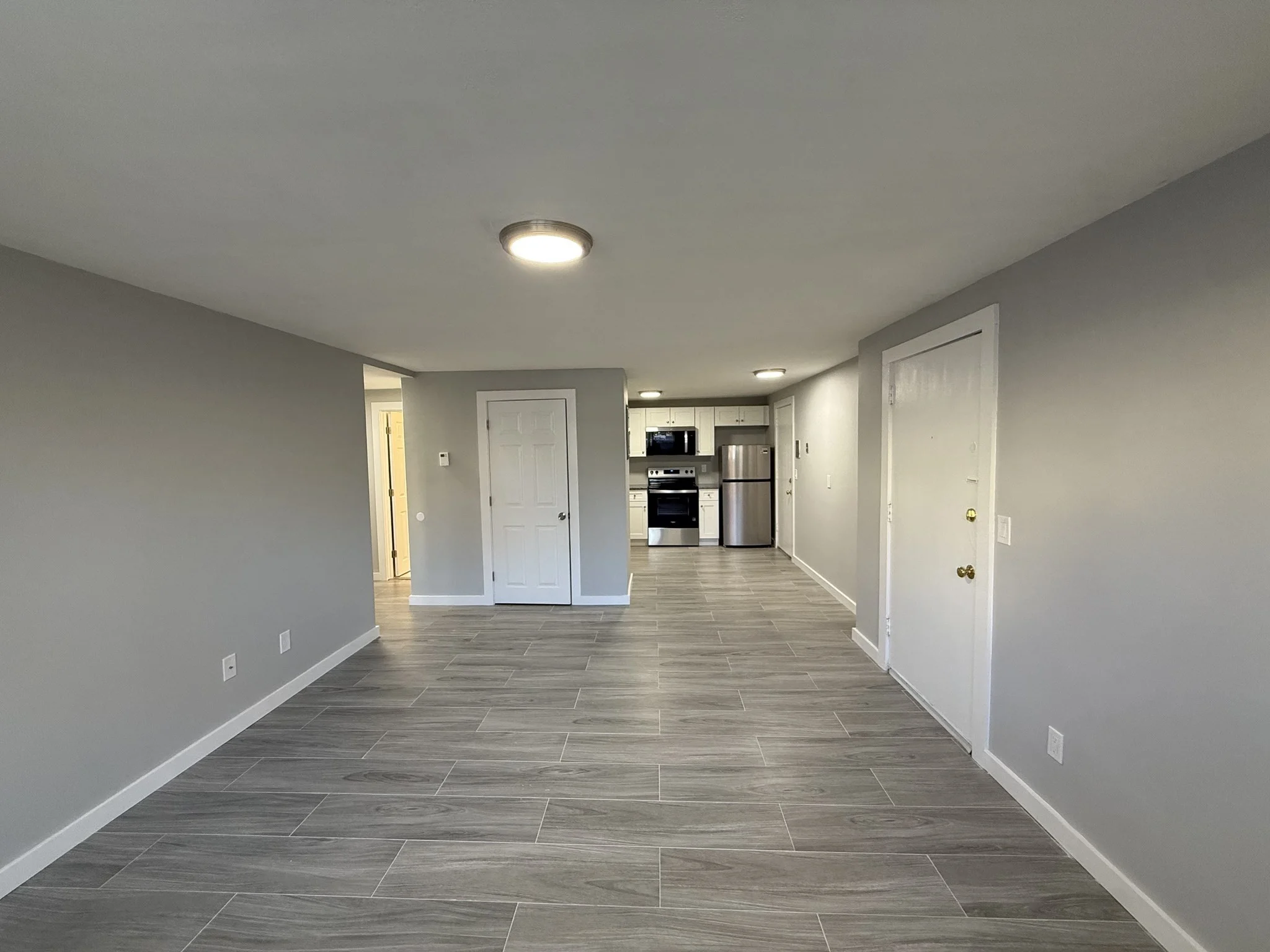 2 bed, 1 bath apartment for rent at 4 Oakcrest Rd Unit 4, Hyde Park — photo 2 of 14