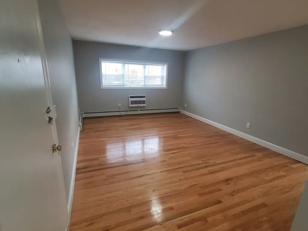 2 bed, 1 bath apartment for rent at 4 Oakcrest Unit 31, Hyde Park — photo 5 of 12