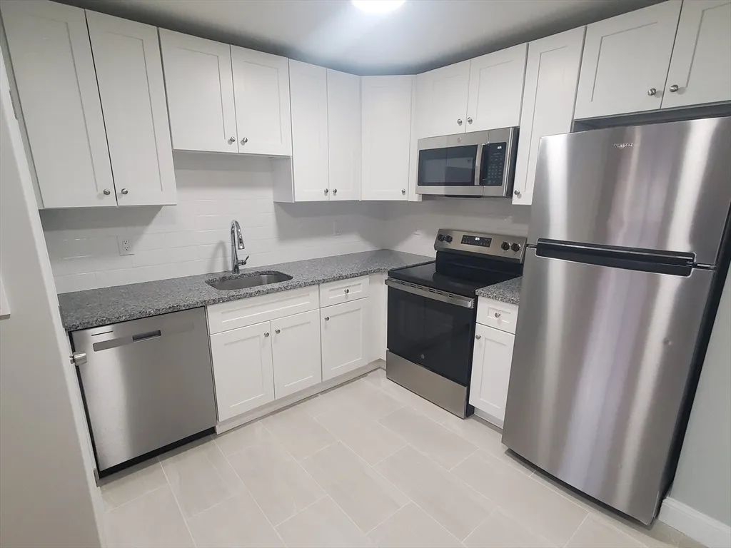 2 bed, 1 bath apartment for rent at 4 Oakcrest Unit 31, Hyde Park