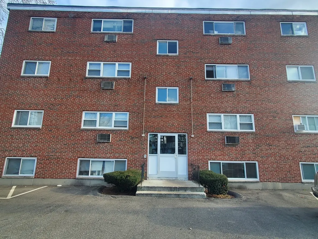 2 bed, 1 bath apartment for rent at 4 Oakcrest Unit 31, Hyde Park — photo 12 of 12