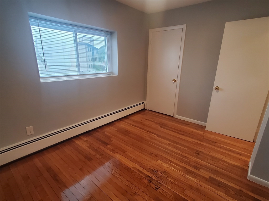 2 bed, 1 bath apartment for rent at 4 Oakcrest Unit 33, Hyde Park — photo 6 of 14
