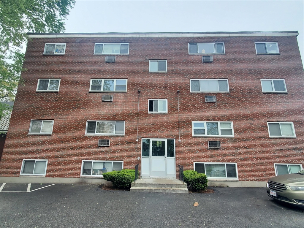 2 bed, 1 bath apartment for rent at 4 Oakcrest Unit 33, Hyde Park — photo 13 of 14