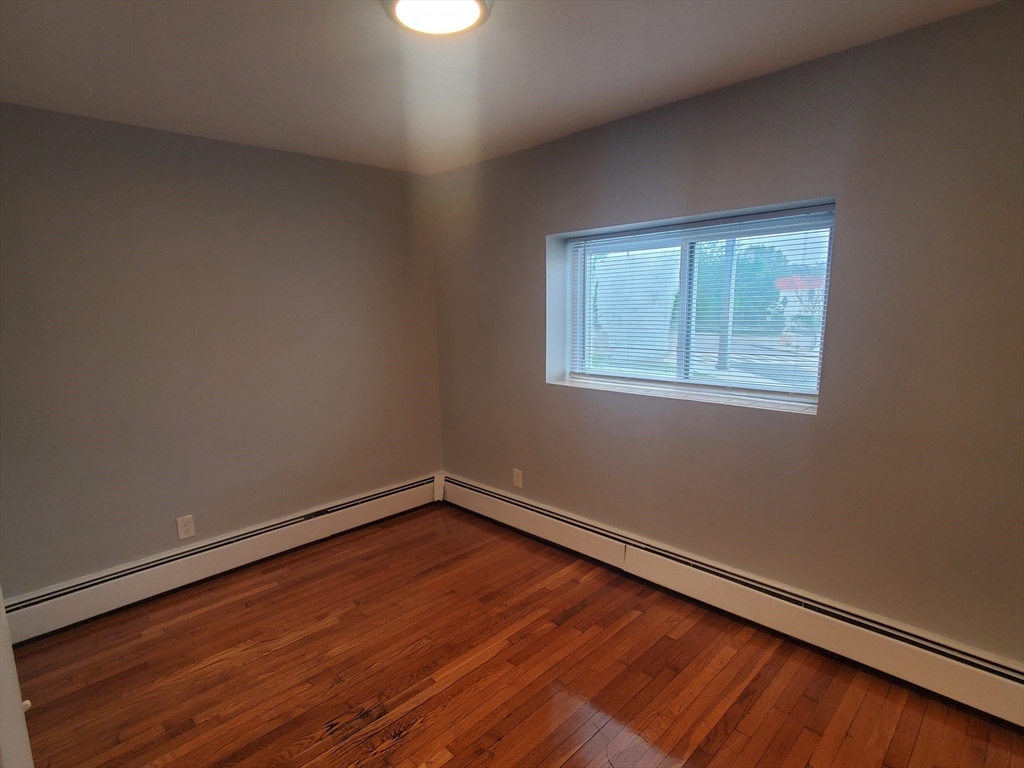 2 bed, 1 bath apartment for rent at 4 Oakcrest Unit 33, Hyde Park — photo 9 of 14