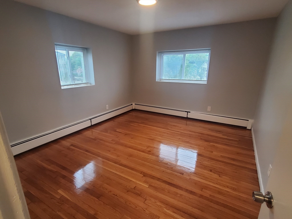 2 bed, 1 bath apartment for rent at 4 Oakcrest Unit 33, Hyde Park — photo 7 of 14
