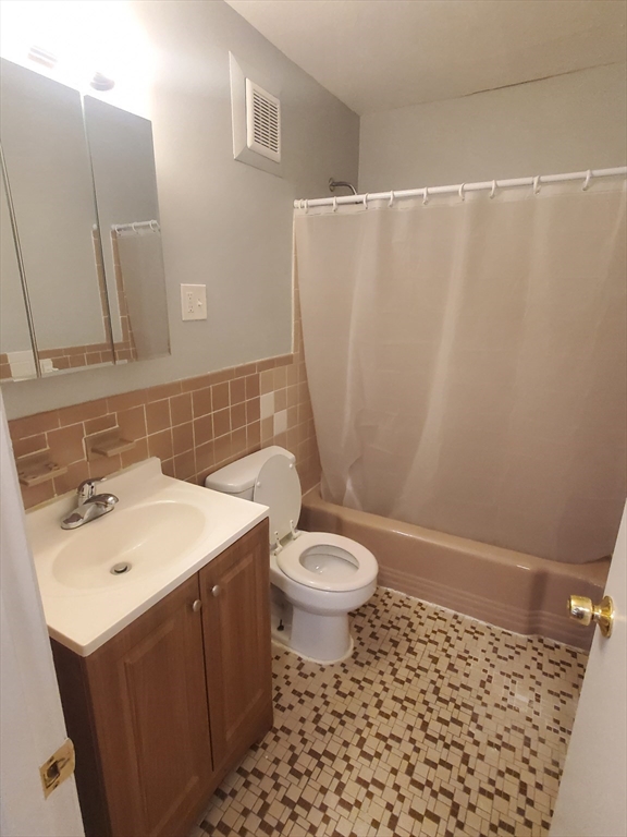 2 bed, 1 bath apartment for rent at 4 Oakcrest Unit 33, Hyde Park — photo 10 of 14