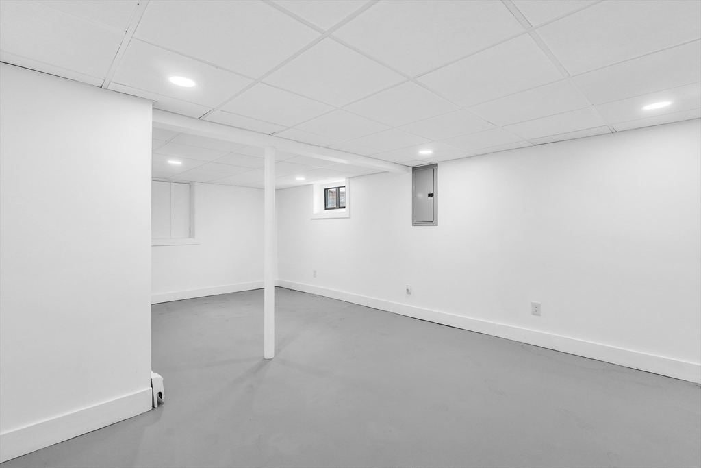 3 bed, 2 bath apartment for rent at 4 Oakridge Ave, Natick — photo 25 of 28