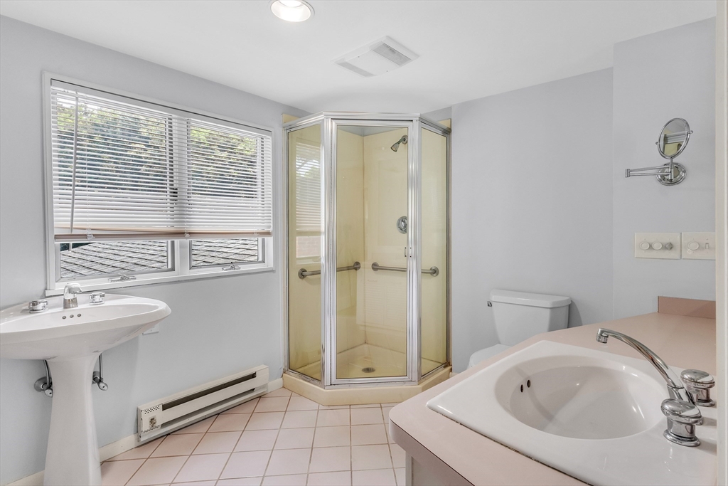 3 bed, 2 bath apartment for rent at 4 Oakridge Ave, Natick — photo 20 of 28