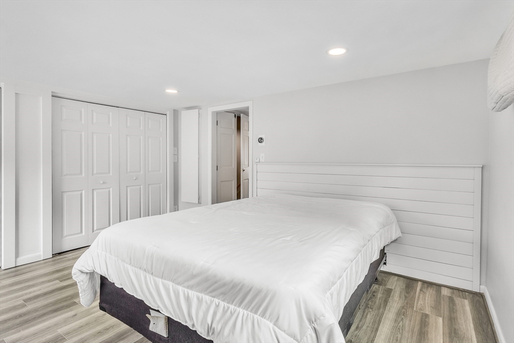 3 bed, 2 bath apartment for rent at 4 Oakridge Ave, Natick — photo 23 of 28