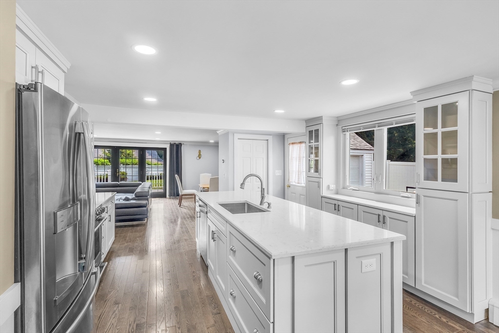 3 bed, 2 bath apartment for rent at 4 Oakridge Ave, Natick — photo 4 of 28