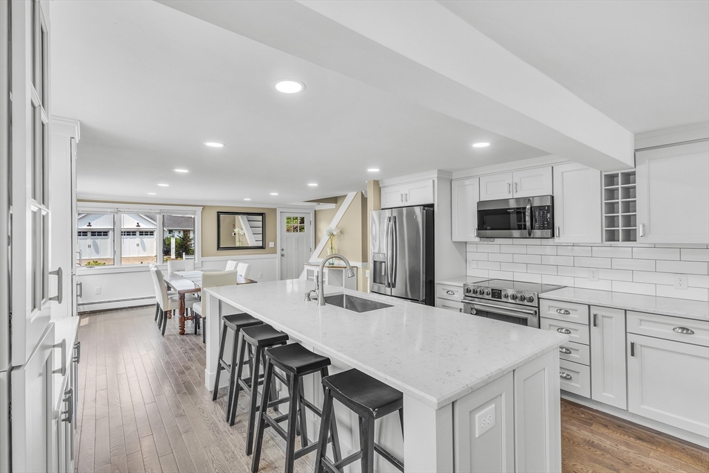 3 bed, 2 bath apartment for rent at 4 Oakridge Ave, Natick — photo 2 of 28
