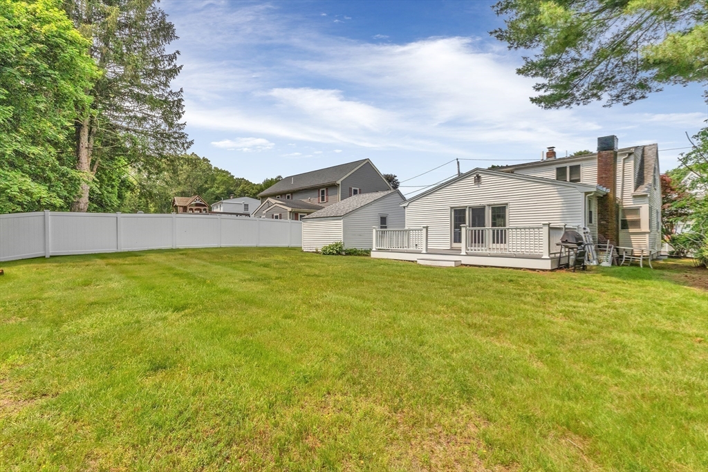 3 bed, 2 bath apartment for rent at 4 Oakridge Ave, Natick — photo 12 of 28