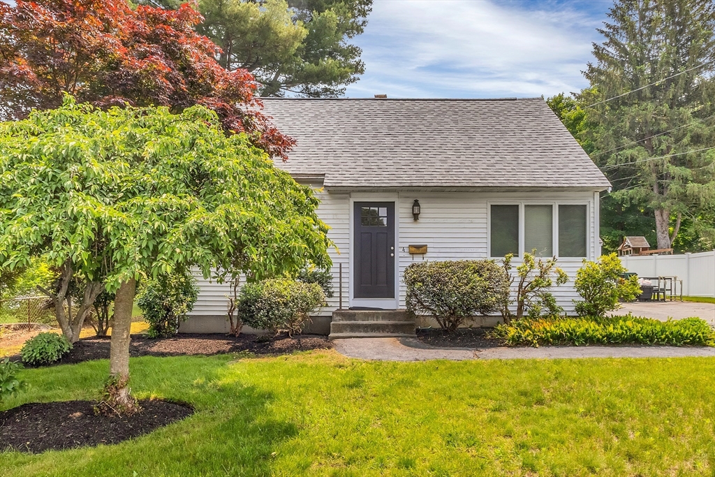 3 bed, 2 bath apartment for rent at 4 Oakridge Ave, Natick — photo 1 of 28