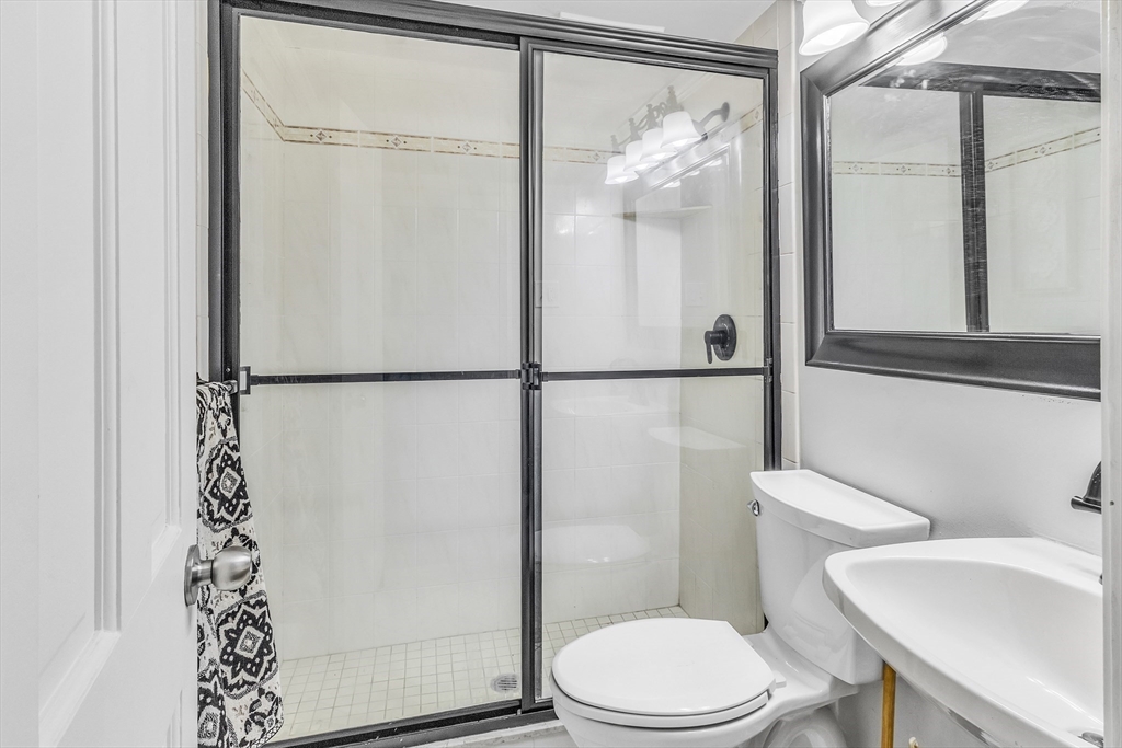 3 bed, 2 bath apartment for rent at 4 Oakridge Ave, Natick — photo 16 of 28
