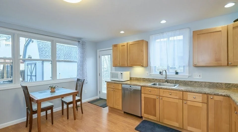 3 bed, 2 bath apartment for rent at 4 Olive Sq Unit 4, Union Square — photo 5 of 18