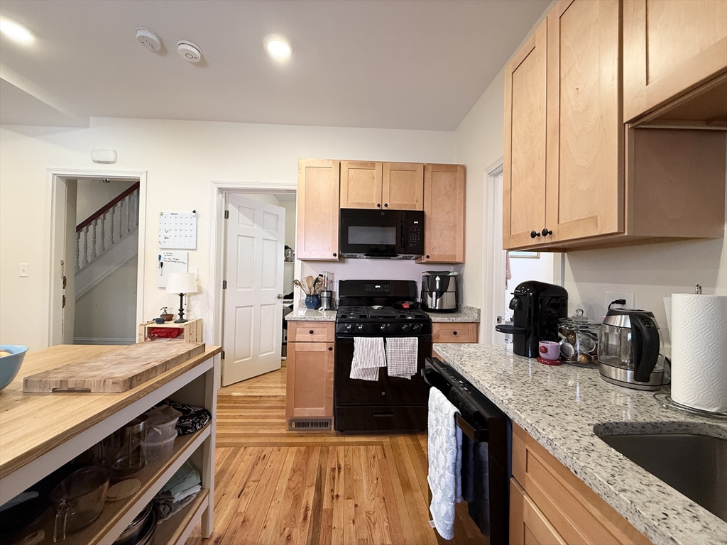 2 bed, 1 bath apartment for rent at 4 Orchard St Unit 1, Porter Square — photo 3 of 9