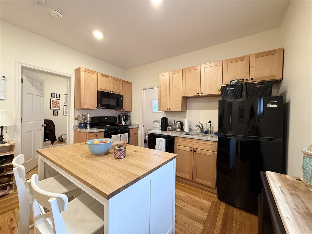2 bed, 1 bath apartment for rent at 4 Orchard St Unit 1, Porter Square — photo 2 of 9
