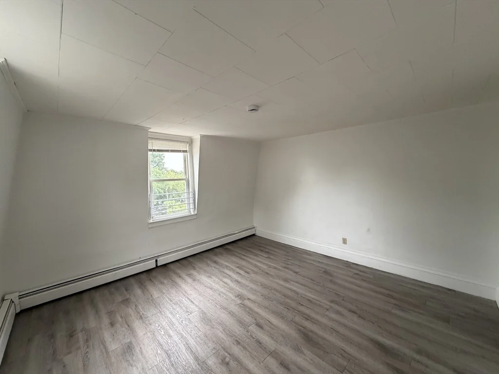 2 bed, 1 bath apartment for rent at 4 Park Unit 3, Haverhill — photo 6 of 12