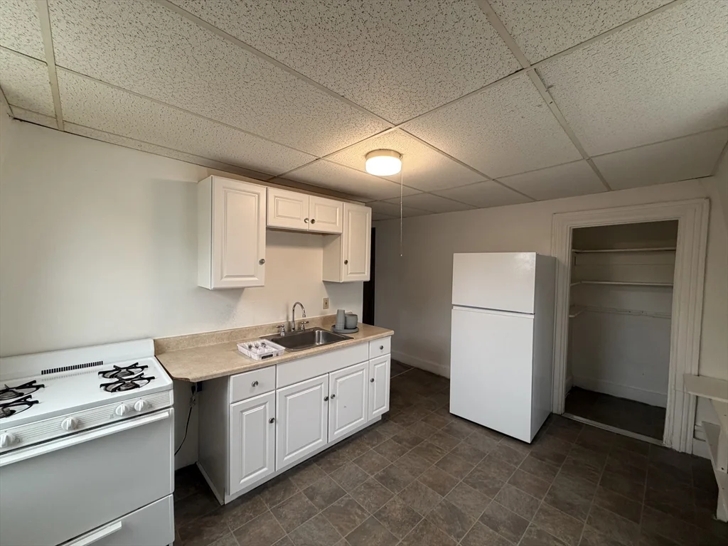 2 bed, 1 bath apartment for rent at 4 Park Unit 3, Haverhill — photo 11 of 12