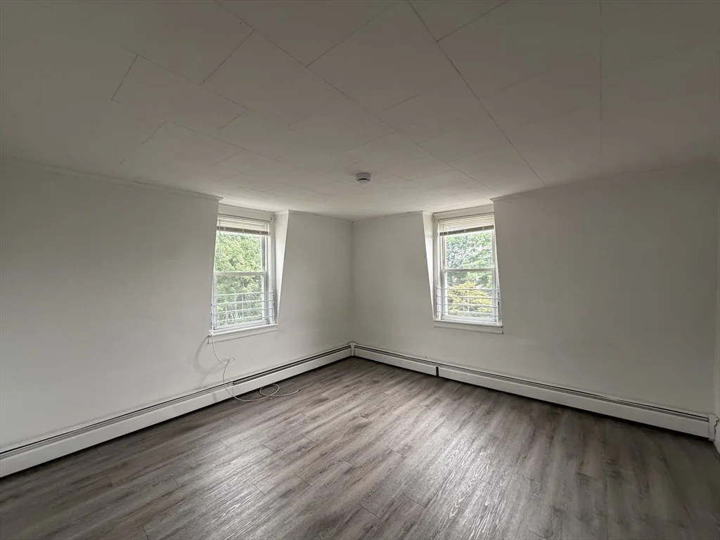 2 bed, 1 bath apartment for rent at 4 Park Unit 3, Haverhill — photo 5 of 12