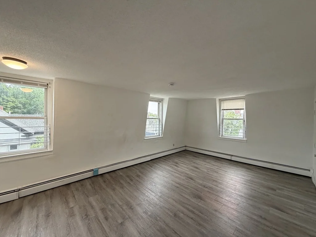 2 bed, 1 bath apartment for rent at 4 Park Unit 3, Haverhill
