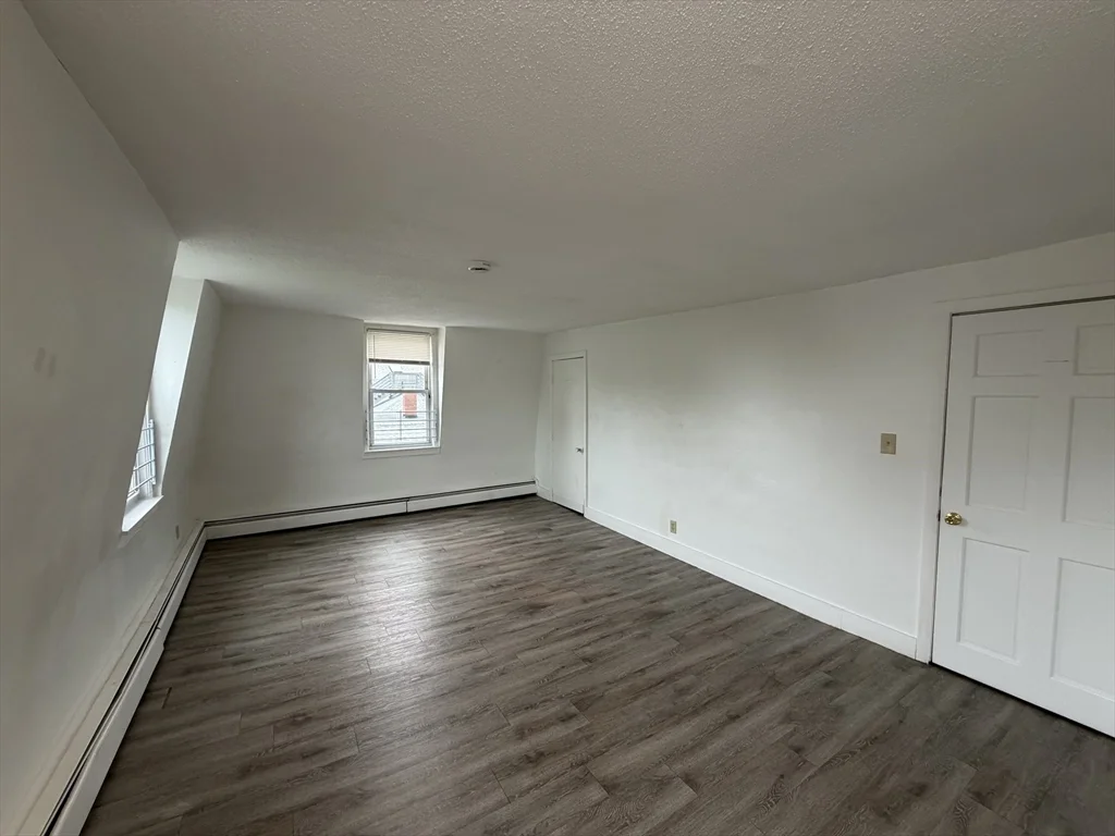 2 bed, 1 bath apartment for rent at 4 Park Unit 3, Haverhill — photo 2 of 12