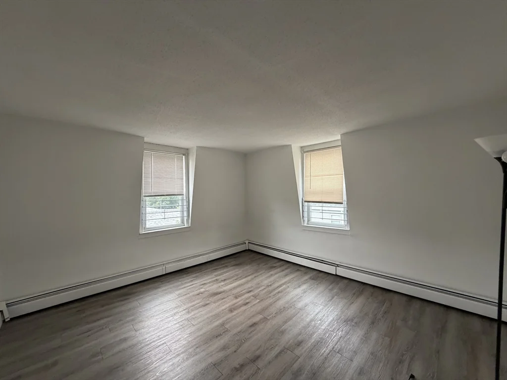2 bed, 1 bath apartment for rent at 4 Park Unit 3, Haverhill — photo 3 of 12