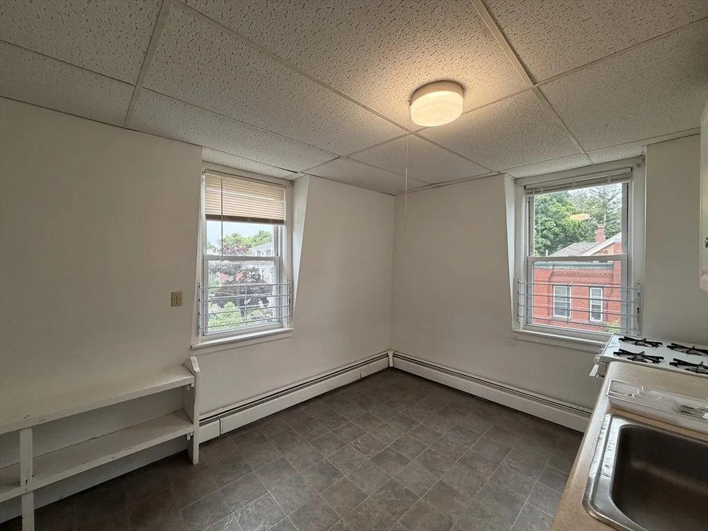 2 bed, 1 bath apartment for rent at 4 Park Unit 3, Haverhill — photo 10 of 12