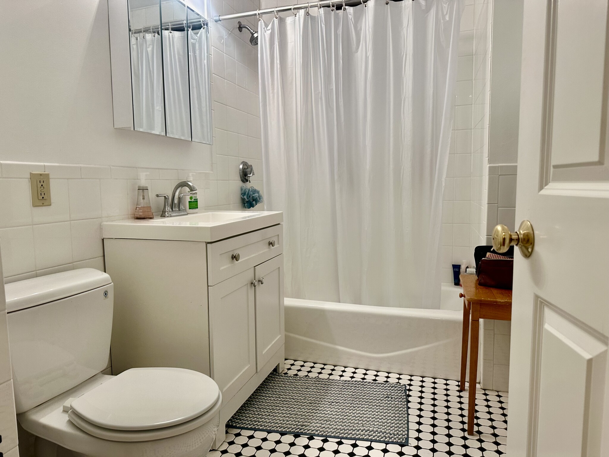 1.5 bed, 1 bath apartment for rent at 4 Park Vale Ave Unit 2, Allston — photo 10 of 28