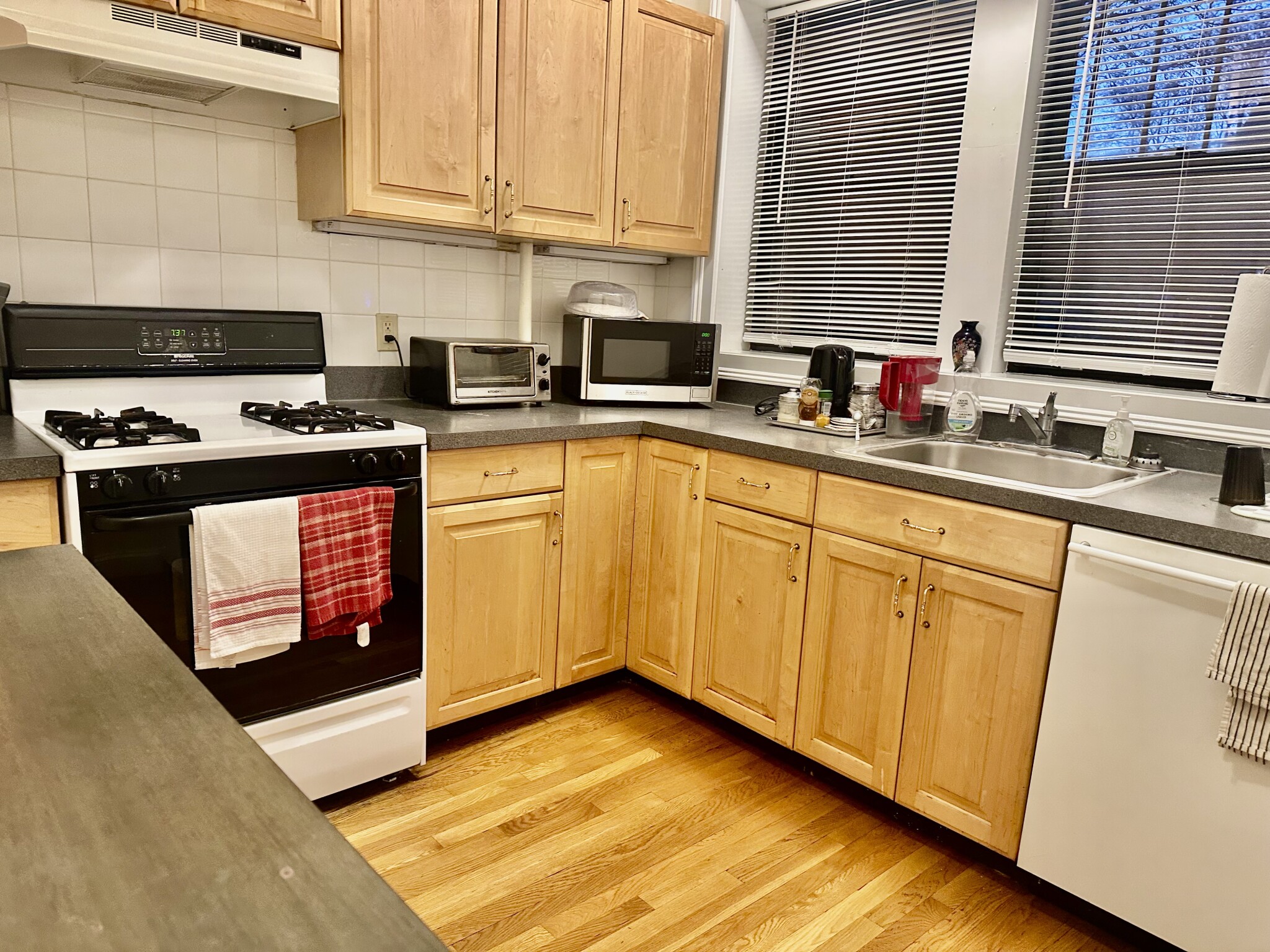 1.5 bed, 1 bath apartment for rent at 4 Park Vale Ave Unit 2, Allston — photo 21 of 28