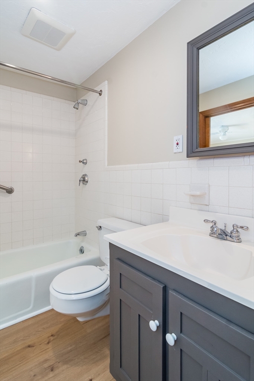 3 bed, 2 bath apartment for rent at 4 Paul St Unit -, North Natick — photo 14 of 27