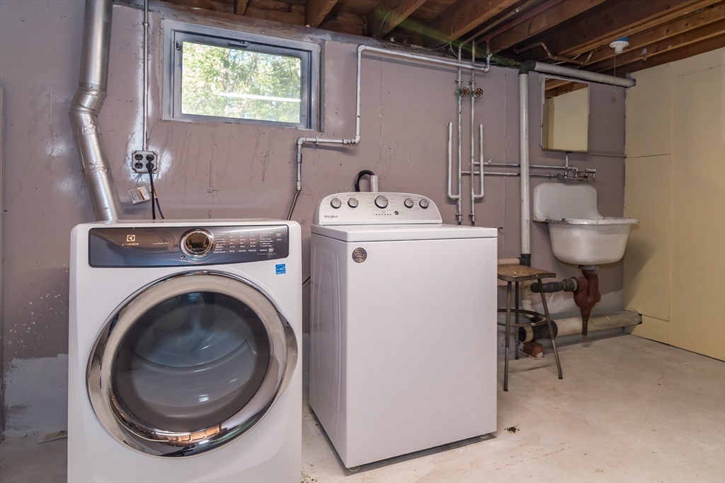 3 bed, 2 bath apartment for rent at 4 Paul St Unit -, North Natick — photo 23 of 27