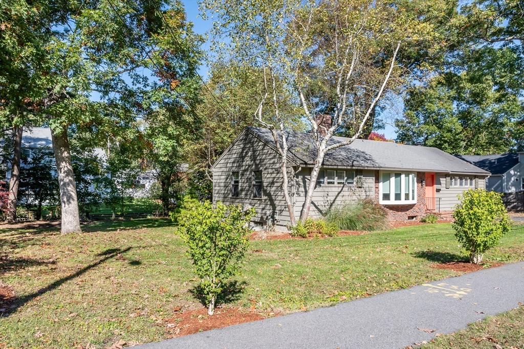 3 bed, 2 bath apartment for rent at 4 Paul St Unit -, North Natick — photo 2 of 27