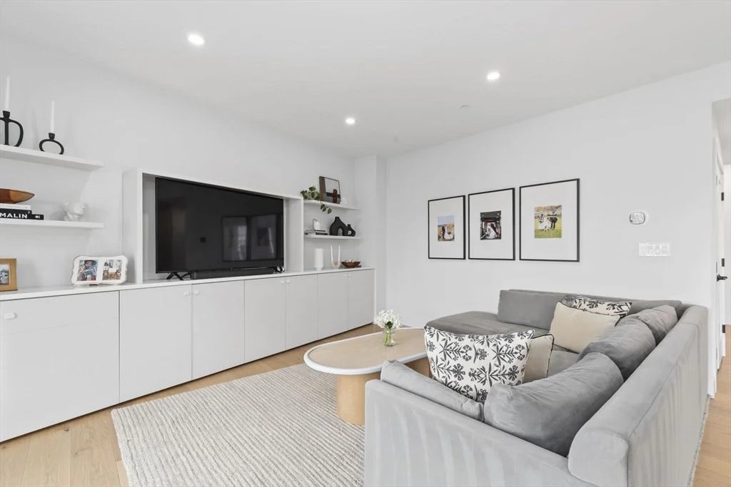 3 bed, 2 bath apartment for rent at 4 Payne St Unit 1, Dorchester — photo 2 of 16