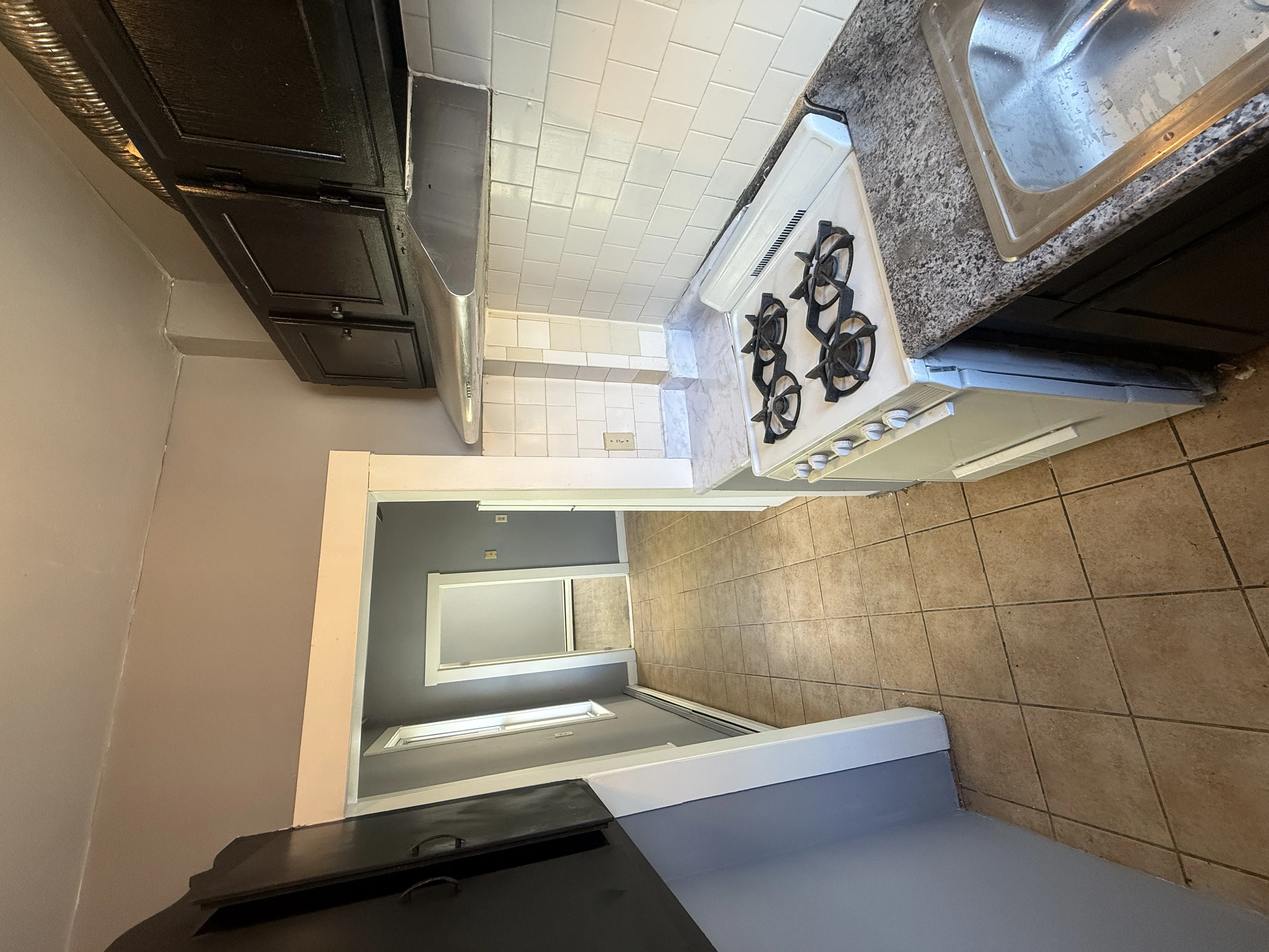 2 bed, 1 bath apartment for rent at 4 Pearl St Unit 2, East Somerville — photo 2 of 6