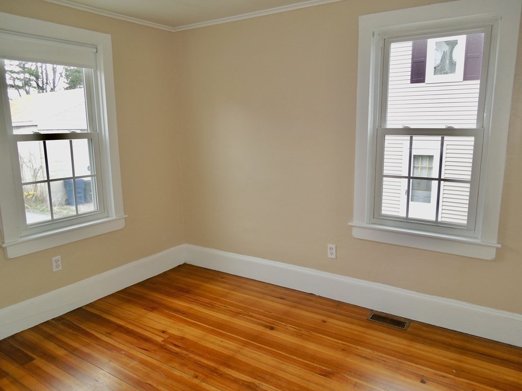 2 bed, 1 bath apartment for rent at 4 Peck St Unit 1, Kingston — photo 10 of 11